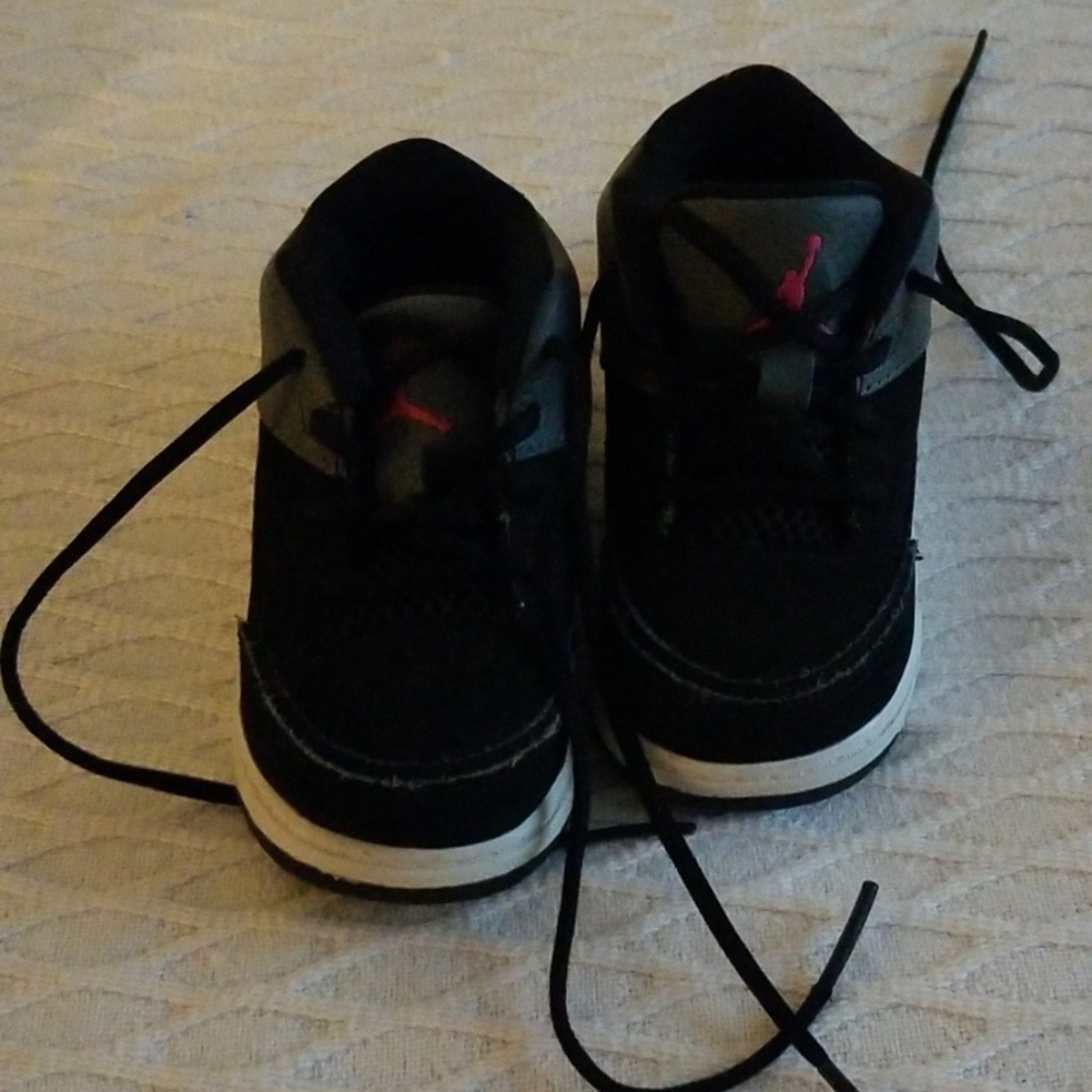 Jordan's size 6c like new